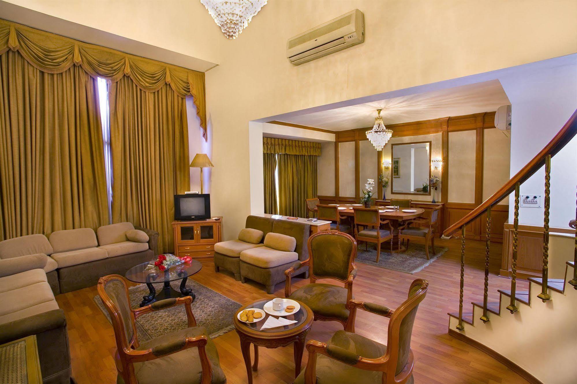 The Bmk Hotel New Delhi Exterior photo