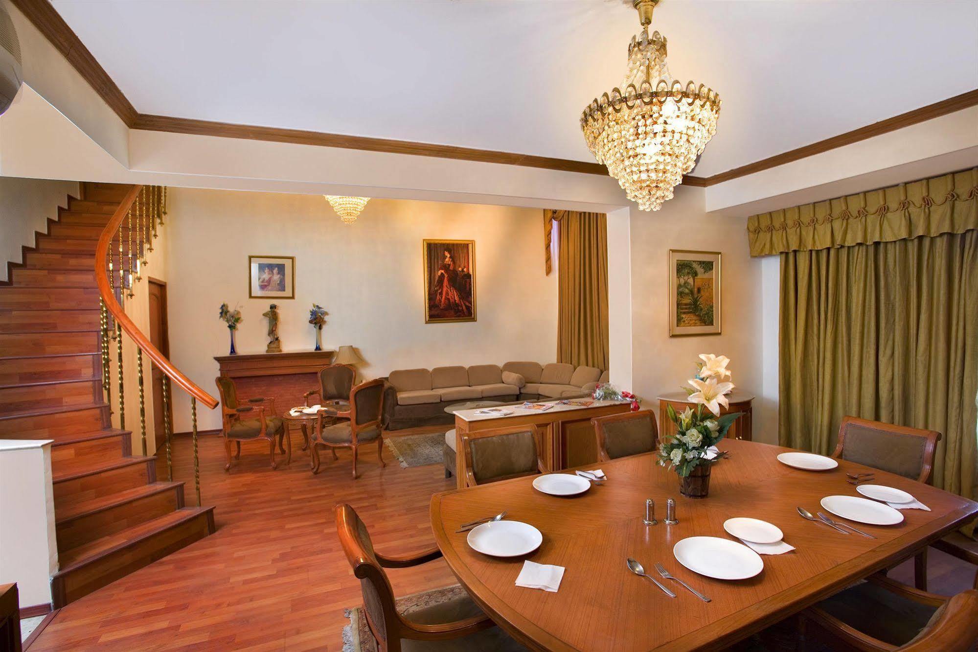 The Bmk Hotel New Delhi Exterior photo