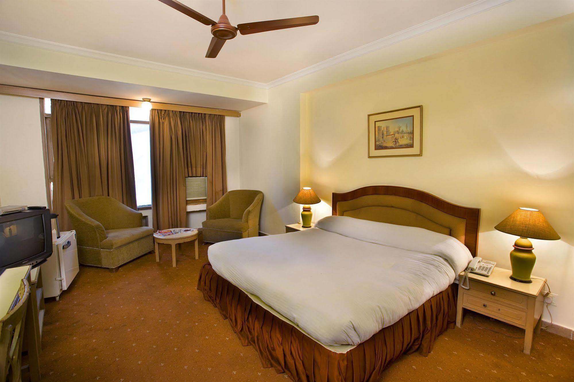The Bmk Hotel New Delhi Exterior photo